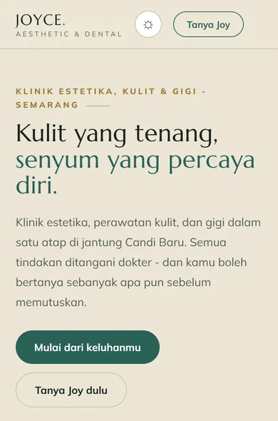 Beranda contoh website Joyce Clinic di HP: judul “Kulit yang tenang, senyum yang percaya diri.”, lalu tombol Mulai dari keluhanmu dan Tanya Joy dulu.